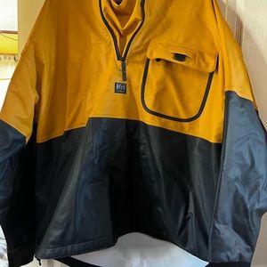 New helly Hansen work pull over, rubber material